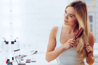 Μαλλιά που σπάνε; Πώς θα σταματήσουν