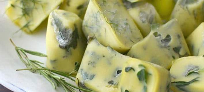 Παγάκια με αρωματικά χόρτα και λάδι