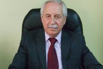 Ο Κωνσταντίνος Μπουρδούλης εύχεται χρόνια πολλά στους πατεράδες με μια φωτογραφία