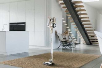 Hoover H-FREE 800: Η πρώτη ασύρματη και δικτυωμένη σκούπα χειρός!
