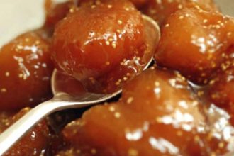 Γλυκό του κουταλιού με ξερά σύκα