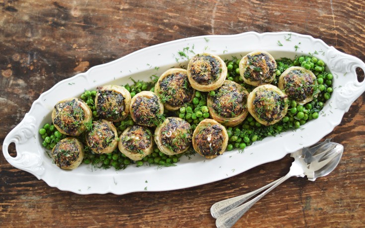 Αγκινάρες γεμιστές με αρακά και καρότα