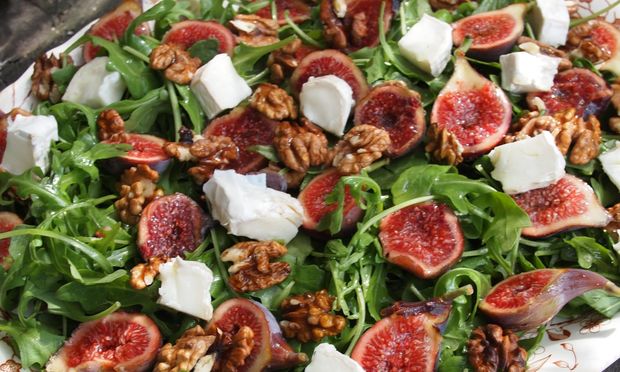Γιορτινή σαλάτα με σύκα και τυρί