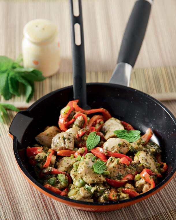 Τηγανιά κοτόπουλο με σάλτσα δυόσμου