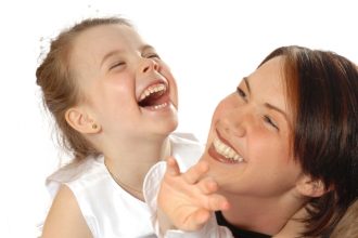 Ενθαρρύνετε το χιούμορ του παιδιού σας