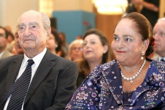 Πωλητήριο στην οικία Μητσοτάκη στη Γλυφάδα