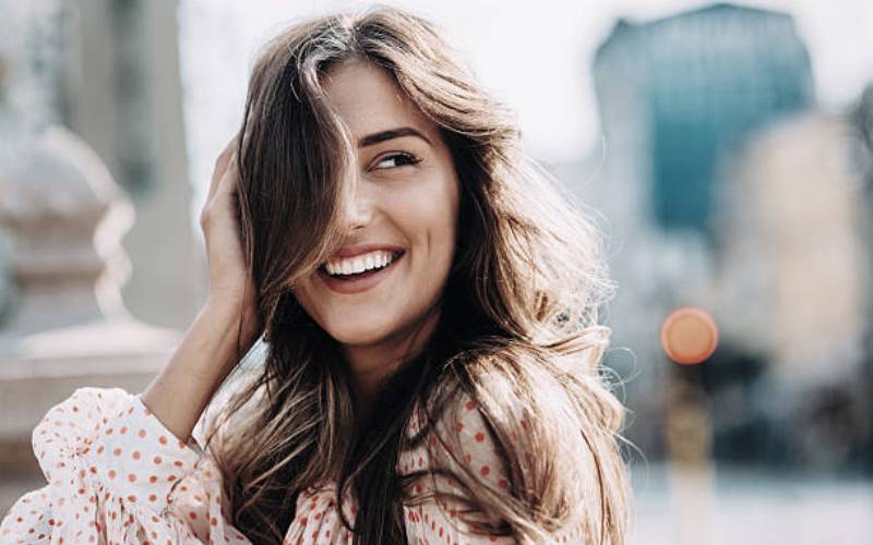 Στιλιστικά tips για να νιώθεις άνεση και δροσιά μέσα στον καύσωνα