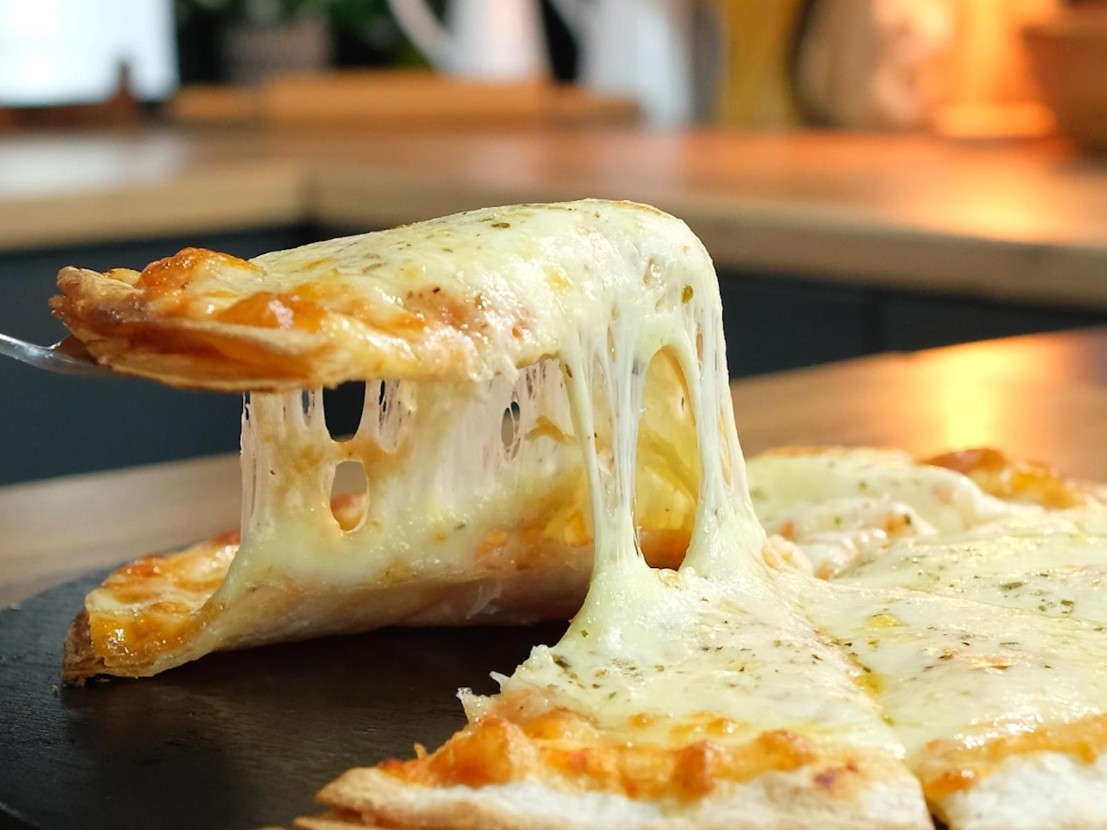 Πίτσα με τρία υλικά