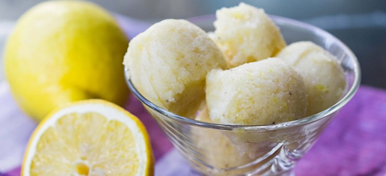 Σπιτικό παγωτό λεμόνι με λίγες θερμίδες