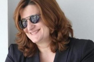 Οι αιώνιοι Δαβάκηδες της δεξιάς που κάνουν το -καθοριστικά μετακινούμενο- κέντρο, να τρομάζει