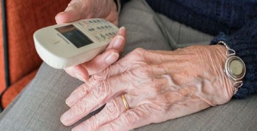 Πάτρα: Οι αστυνομικοί "τσάκωσαν" 42χρονο που παρέλαβε 40.000 ευρώ από κάδο απορριμμάτων - Είχαν εξαπατήσει ηλικιωμένη