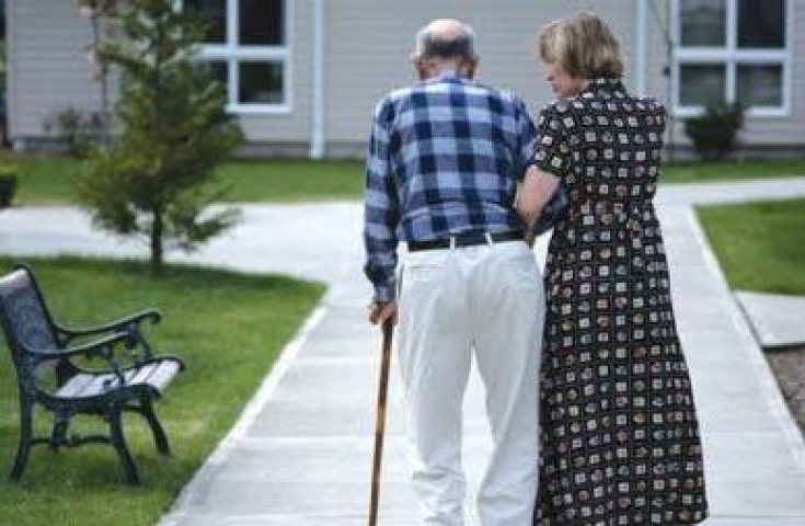 Οι ηλικιωμένοι... πέφτουν πιο συχνά το καλοκαίρι - Πώς να το προλάβετε