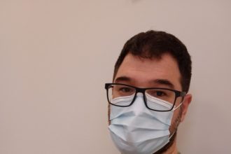 Ηλιόπουλος: Η πρώτη δόση έγινε – Κάνουμε το εμβόλιο για ν’ ανταμώσουμε ξανά