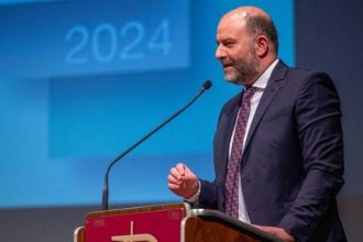 Θέμης Μπάκας για Αυγενάκη: Έπαρση και αλαζονεία