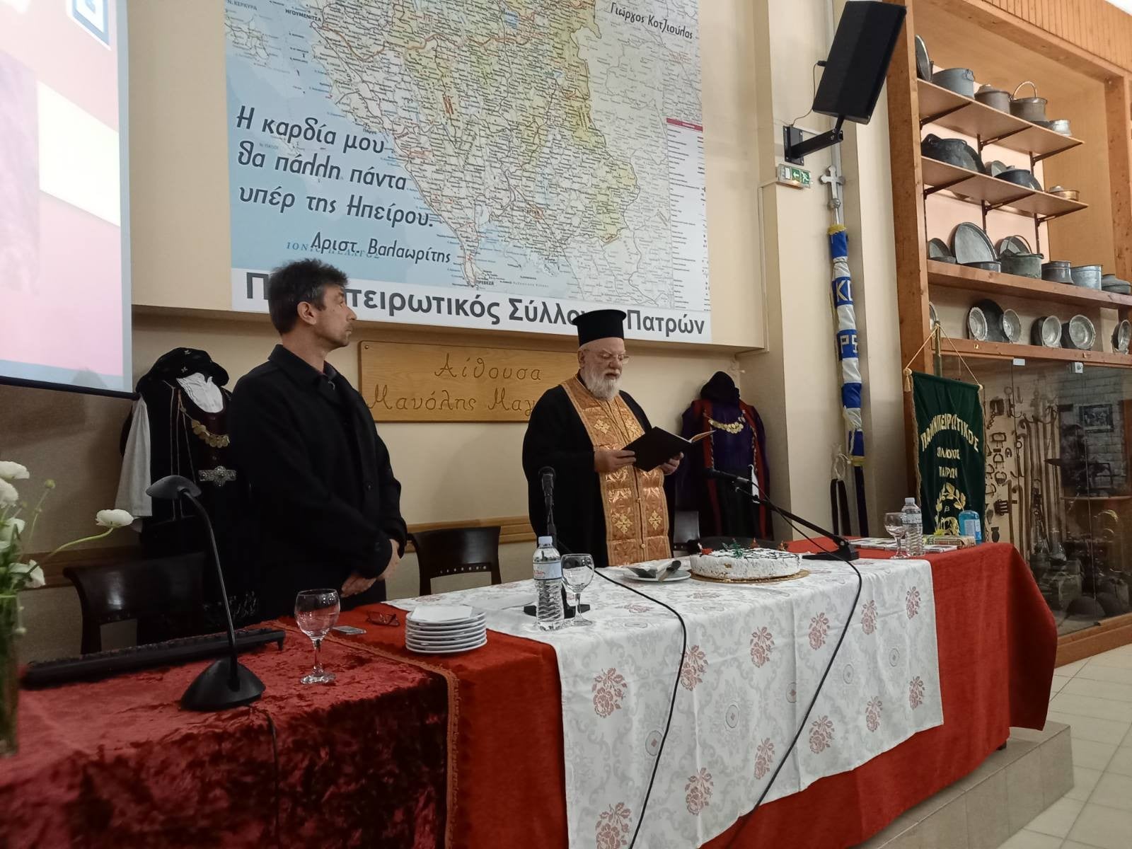 Ο Σύνδεσμος Φιλολόγων Πάτρας έκοψε την πίτα του - ΦΩΤΟ