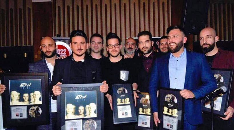 O Αστυνομικός που γράφει στίχους για γνωστούς Έλληνες τραγουδιστές