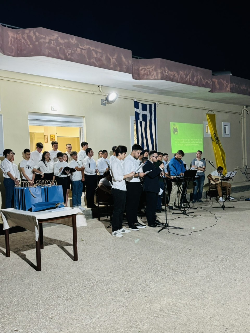 Τελετή αποφοίτησης των μαθητών του Εκκλησιαστικού Λυκείου Πατρών (ΦΩΤΟ)