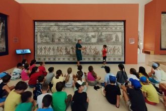 Τα παιδιά των κατασκηνώσεων του Δήμου Πατρέων, στις πολιτιστικές διαδρομές του Αρχαιολογικού Μουσείου