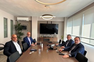 Το Επιμελητήριο Αχαΐας επισκέφτηκε ο Πρόεδρος του Ελληνο-Ινδικού Επιμελητηρίου Εμπορίου και Οικονομίας