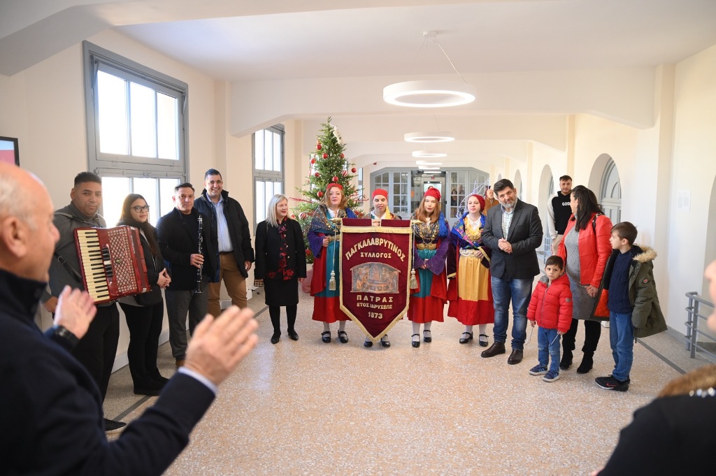 Πάτρα: Κάλαντα και ευχές στο Δημαρχείο