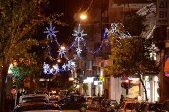 Η Πάτρα στολίζεται - Ανάβει ο Χριστουγεννιάτικος διάκοσμος