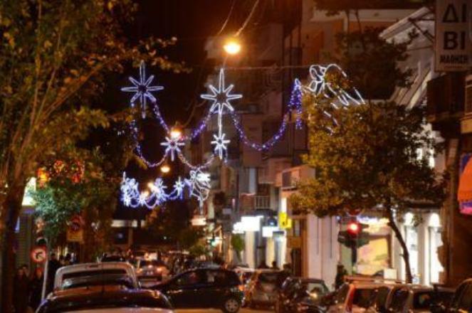 Η Πάτρα στολίζεται - Ανάβει ο Χριστουγεννιάτικος διάκοσμος