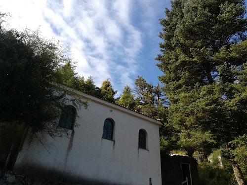 Τσαπουρνιά: Θεία Λειτουργία στην Κατασκήνωση