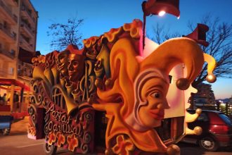 Τσικνοπέμπτη: Γιορτή στην Πάτρα με μουσικό άρμα και σοκολατοβροχή