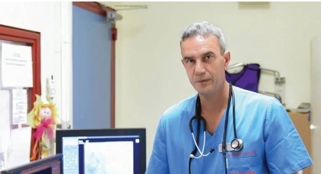 Ο Περικλής Νταβλούρος πανευτυχής πατέρας