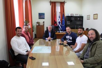 Συνάντηση Ανδριόπουλου με εκπροσώπους του Ομίλου Αντισφαίρισης Αιγιαλείας