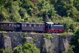 Πήλιο: Αναστέλλονται μέχρι νεωτέρας τα δρομολόγια μετά τον εκτροχιασμό του θρυλικού «Μουτζούρη»