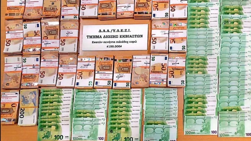 "ΒΟΜΒΑ" στην Πάτρα: Μεγάλη επιχείρηση του Εκβιαστών και σύλληψη πρώην υποψήφιου βουλευτή - Εκβίαζε γνωστό Πατρινό επιχειρηματία και ζητούσε 300 χιλ. ευρώ, χειροπέδες και στη φίλη του - ΝΕΟΤΕΡΑ (ΦΩΤΟ)