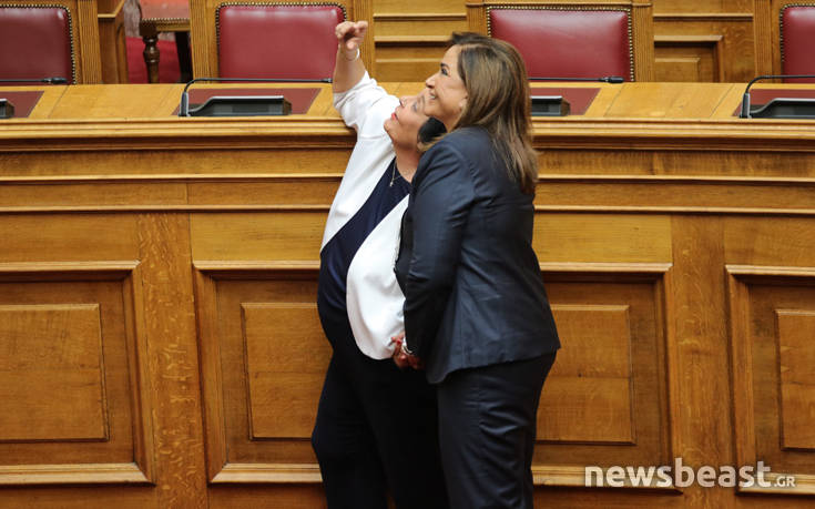 Ντόρα Μπακογιάννη σε θερμό τετ-α-τετ με Λιάνα Κανέλλη!