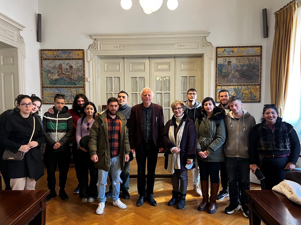 Σπουδαστές της ΕΠΑΣ Μαθητείας της ΔΥΠΑ στο Δημαρχείο της Πάτρας