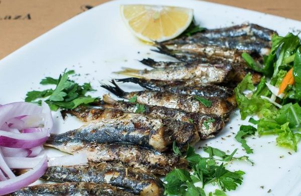 Ναι στο ταβερνάκι, όχι στα λιπαρά πιάτα