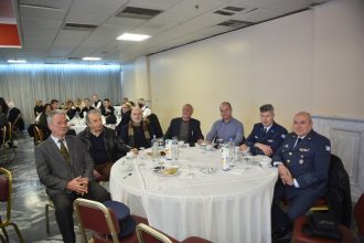 Πάτρα: Οι απόστρατοι αξιωματικοί της Αεροπορίας έκοψαν την πίτα τους