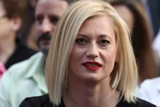 Ο Τράγκας διέγραψε τη Ραχήλ Μακρή από το κόμμα του – Τι απάντησε η ίδια