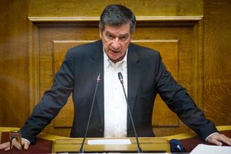 Τηλεφωνικές απάτες – Κάλεσαν και τον Καμίνη την ώρα που συναντιόταν με θύματα εξαπάτησης