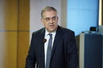 Σε προληπτική καραντίνα ο Τάκης Θεοδωρικάκος – Αρνητικό το πρώτο τεστ