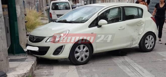 Πάτρα: Αυτοκίνητο έπεσε πάνω σε μηχανή στην Κορίνθου - ΦΩΤΟ