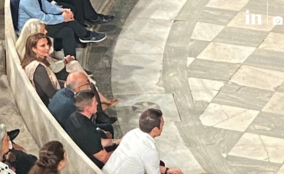 Στο Ηρώδειο ο Στέφανος Κασσελάκης – «Καλώς τον πρόεδρο» του φώναξε ο Κραουνάκης