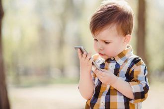 «Ναι ή όχι» στο κινητό στα παιδιά;