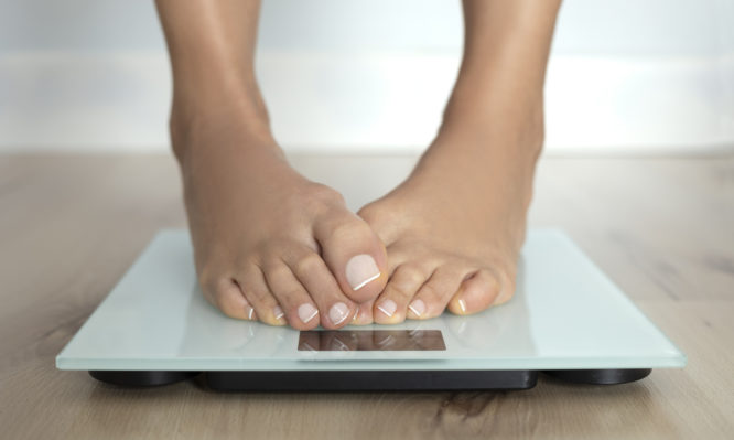 “Πόσα κιλά πρέπει να είμαι;” Τι ισχύει για τα ενήλικα άτομα