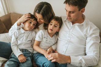 7 ερωτήσεις που πρέπει να κάνεις στα παιδιά σου