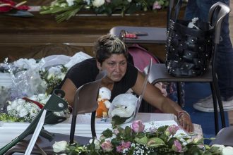 Θρηνεί η Ιταλία: Τα δάκρυα της συζύγου του Ρέντσι, ένα γράμμα στην Τζούλια και ο πιστός σκύλος - ΦΩΤΟΓΡΑΦΙΕΣ