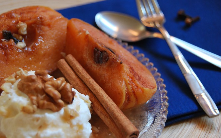 Ζουμερά κυδώνια στο φούρνο