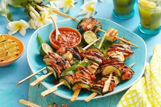 Σουβλάκια με χαλούμι και κολοκυθάκια