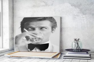 Νέο ντοκιμαντέρ του BBC με βίντεο που γυρίστηκαν από τον Ρότζερ Μουρ, την οικογένειά του και τους διάσημους φίλους του