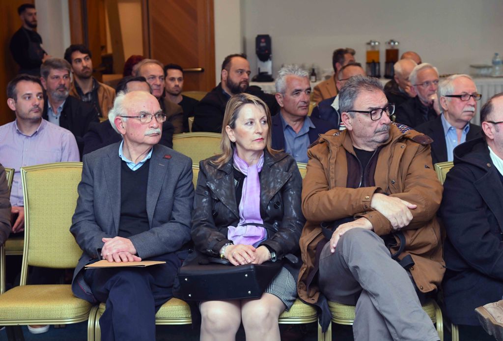 Πάτρα: Η δημοτική αρχή στην ημερίδα για τη διάβρωση των ακτών