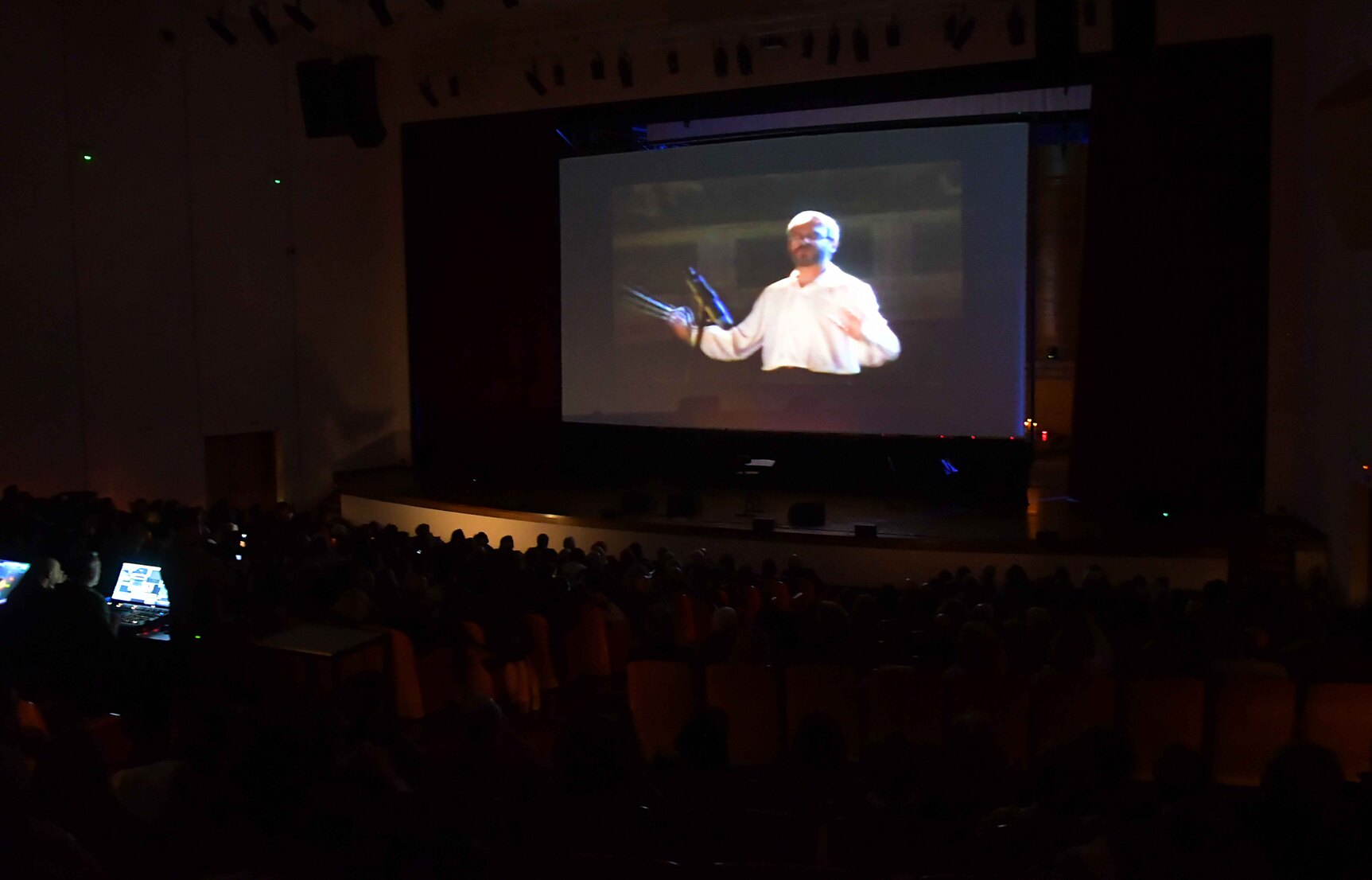 Πάτρα: Συγκλονιστικές ερμηνείες στη συναυλία - αφιέρωμα στον Θ. Τσιπινάκη